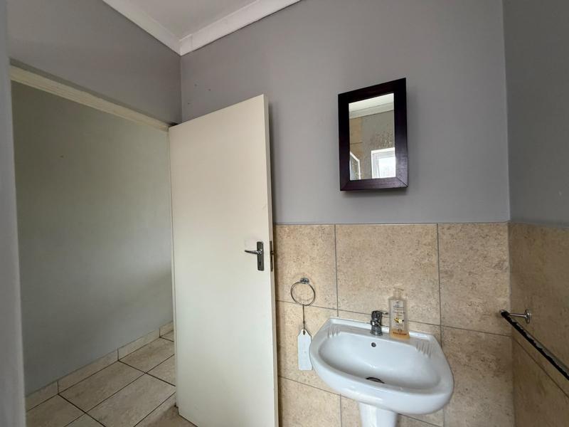 To Let 2 Bedroom Property for Rent in Grahamstown Eastern Cape